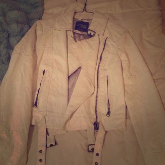 Cropped white leather jacket