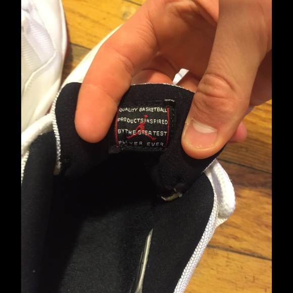 Jordan 11 cherry low size 11 - Picture 3 of 4