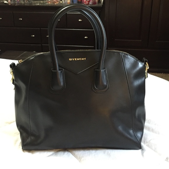 Handbags - Givenchy black handbag