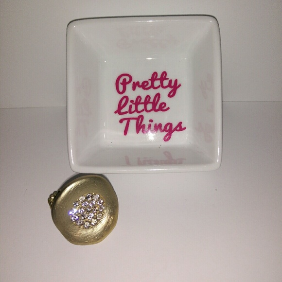 ON SALE!!!! Circle Pave Adjustable Cocktail Ring - Picture 2 of 4