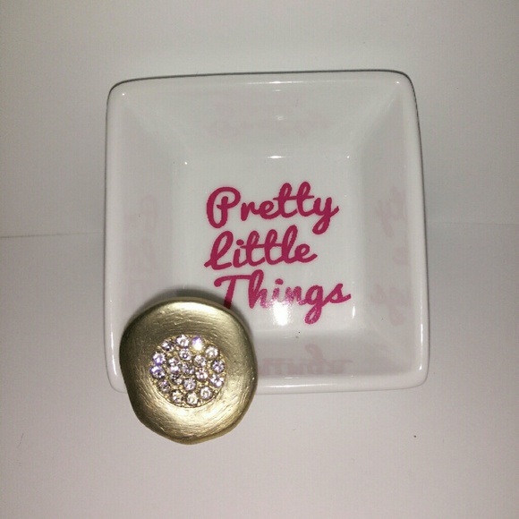 ON SALE!!!! Circle Pave Adjustable Cocktail Ring - Picture 4 of 4