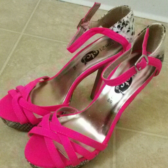 Hot Pink and Faux Snakeskin Heels 8/9 Large Rue 21