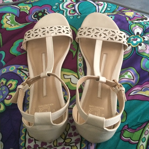 New Direction sandals women's size 9 - Picture 1 of 2