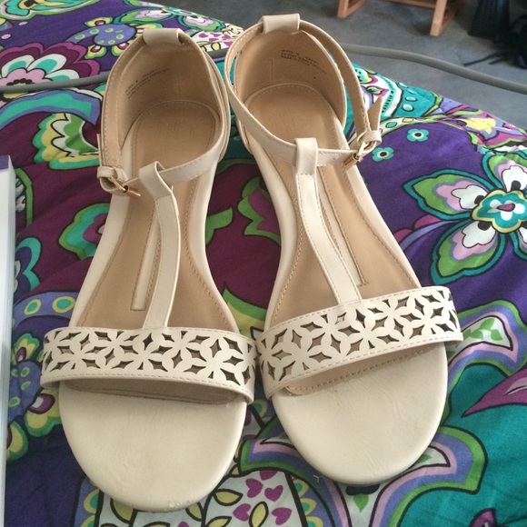 New Direction sandals women's size 9 - Picture 2 of 2