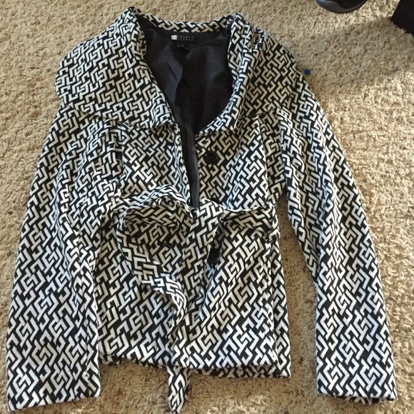 Black and white jacket FINAL REDUCTION! - Picture 1 of 4