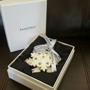 Pandora 2015  Snowflake Porcelain Ornament