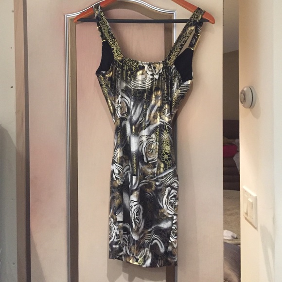 Dress - Picture 3 of 3