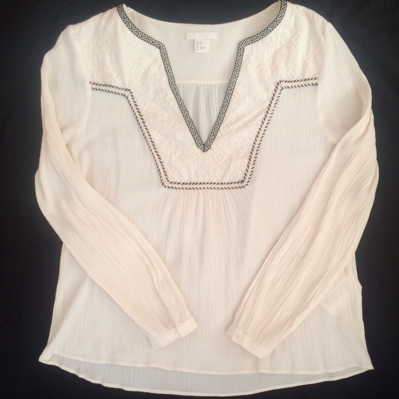 H&M Tops - HUGE SALE🎉Embroidered H&M Top
