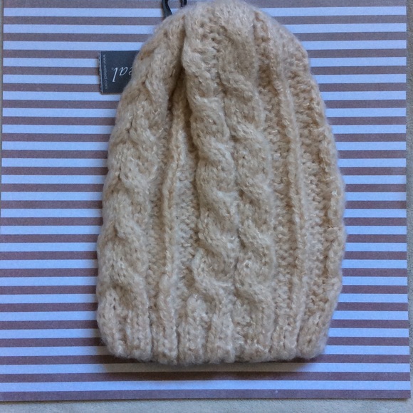 NWT chunky cable knit slouchy beanie - Picture 3 of 3