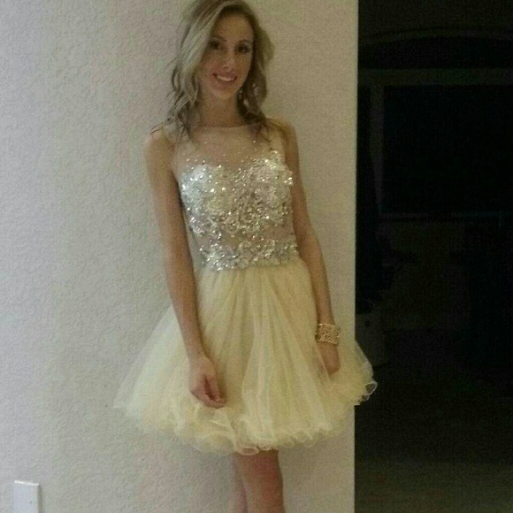 Homecoming/prom dress Absolutely stunning dress!