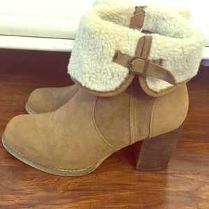 SUPER CUTE FUR BOOTIES!!!!!!