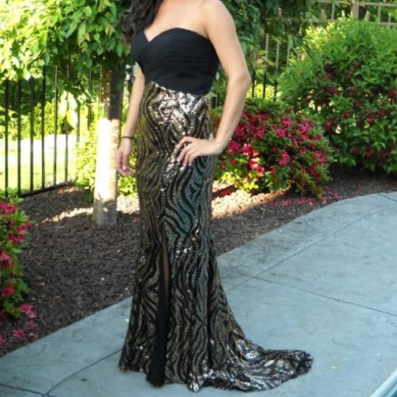 LAST PRICEđź‘—Night Moves prom dress - Picture 4 of 4