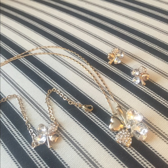 Clear 18kgp clover necklace earrings set
