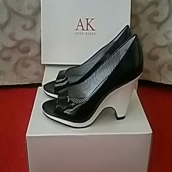 Anne Klein - Picture 2 of 2