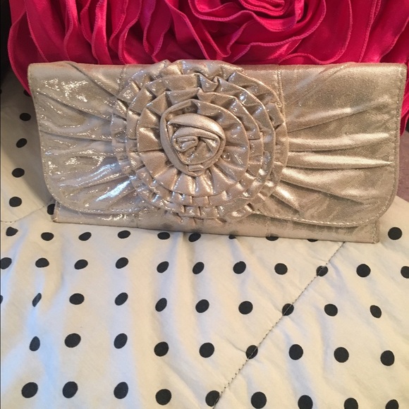 Gold clutch