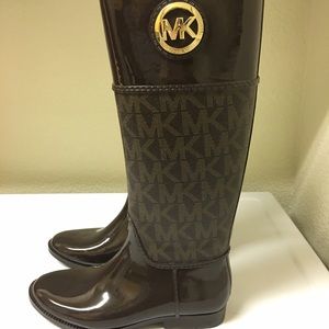 Brand new Michael Kors rainboots.
