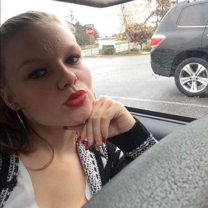 Meet your Posher, Kayla