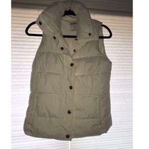 white puffer vest from old navy