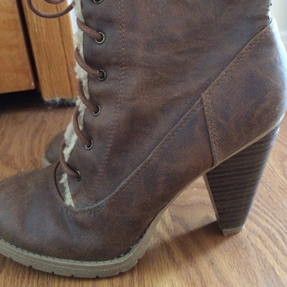 American Eagle  High Heal Lace Up Boots - Picture 3 of 3