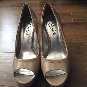 Nude peep toe heels. 4" heel. 1"pltfrm