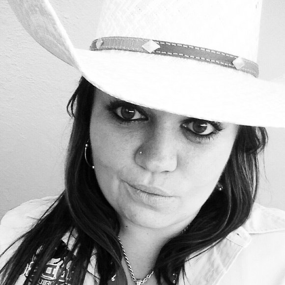 Meet your Posher, Dakota