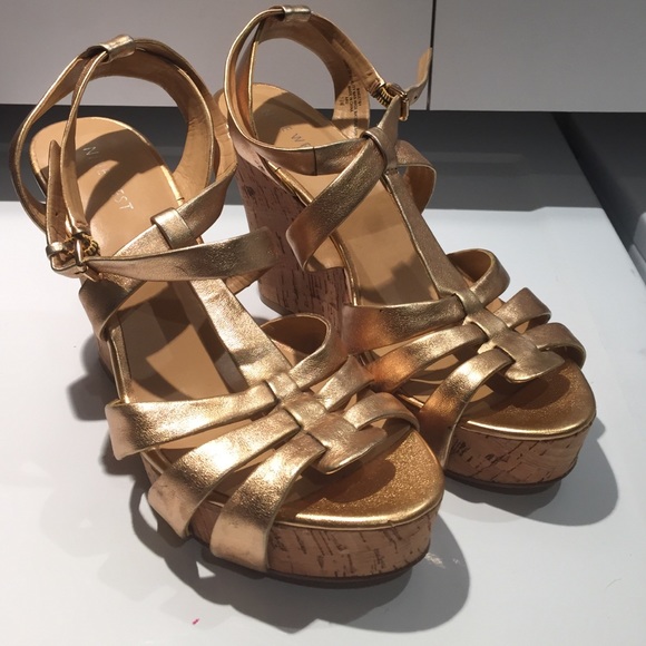 Gold wedged sandal