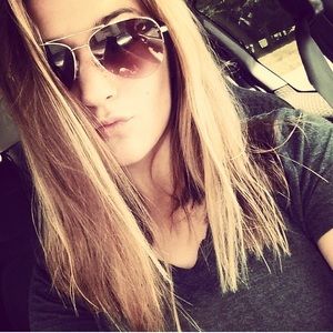 Meet your Posher, Nicole