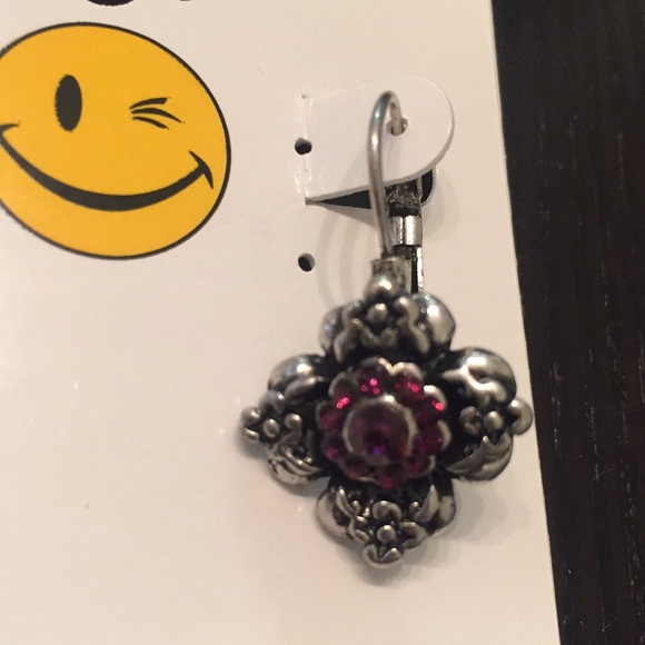 New earring - Picture 2 of 3