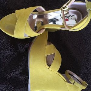 Wedges Mustard color