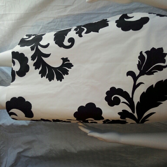 White House Black Market classic knee length skirt