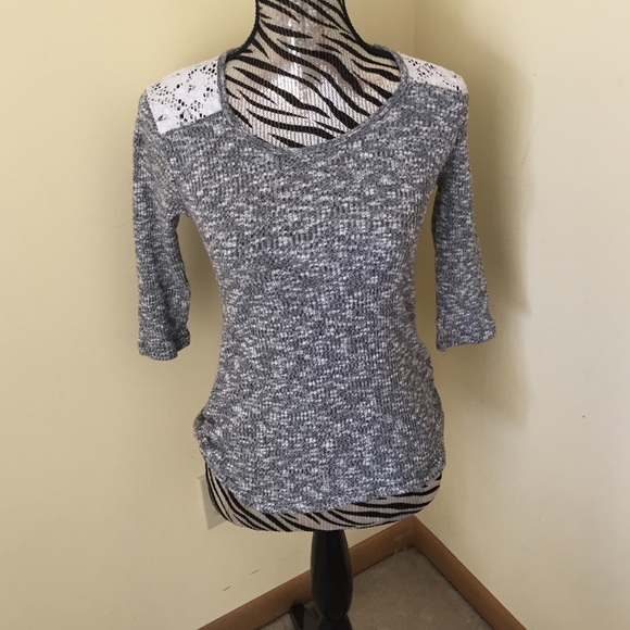 Gray and white 3/4 sleeve