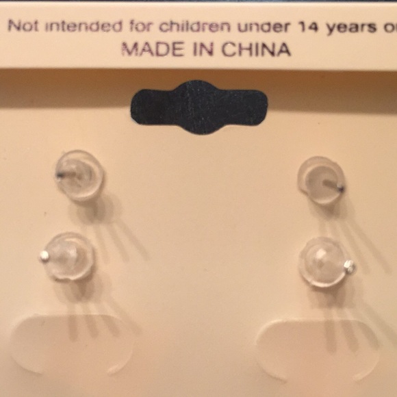 New earring - Picture 3 of 3