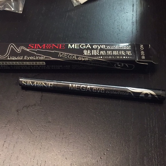 New eyeliner - Picture 1 of 2