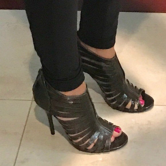 Heels - Picture 4 of 5