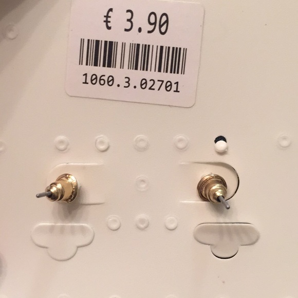 New earring - Picture 2 of 3