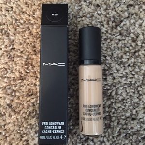 MAC pro longwear concealer NC20