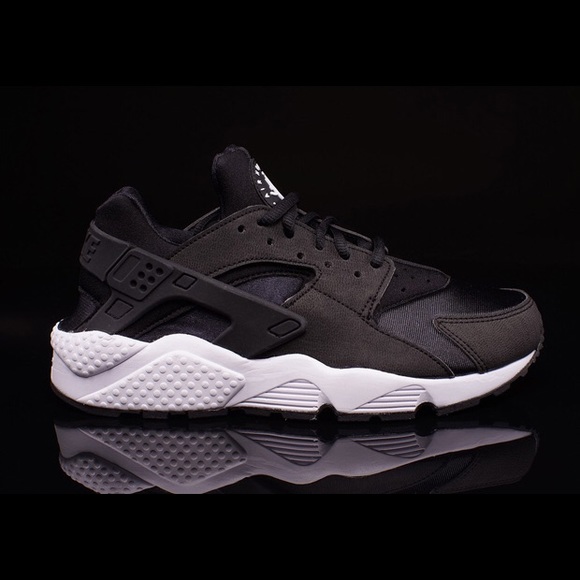 Huaraches black and white