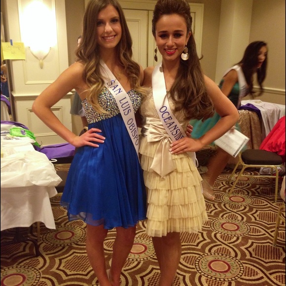 Perfect prom or winter formal dress - Picture 3 of 4