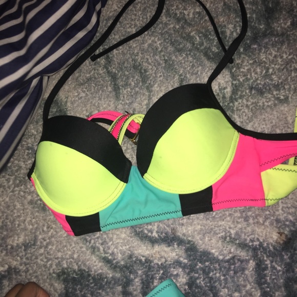 Two piece bathing suit - Picture 2 of 3