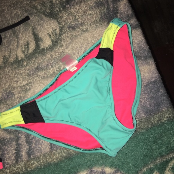 Two piece bathing suit - Picture 3 of 3