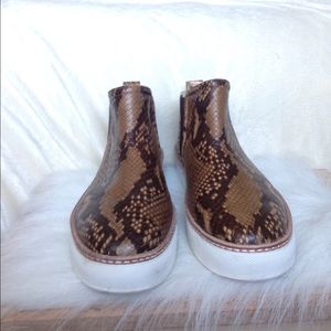 Zara Shoes - Zara Snakeprint Sneaks Zara Shoes - Zara Snakeprint Sneaks