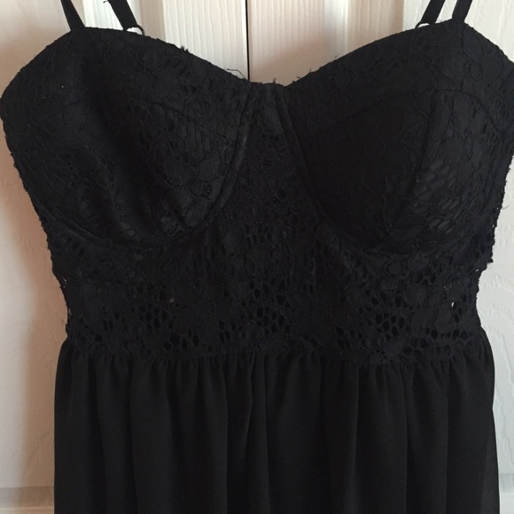Black lace dress - Picture 4 of 4