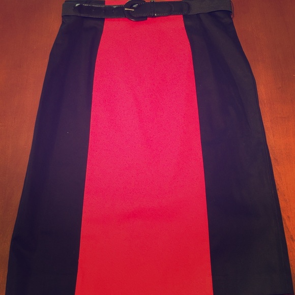 Black/Red Skirt - Picture 1 of 2