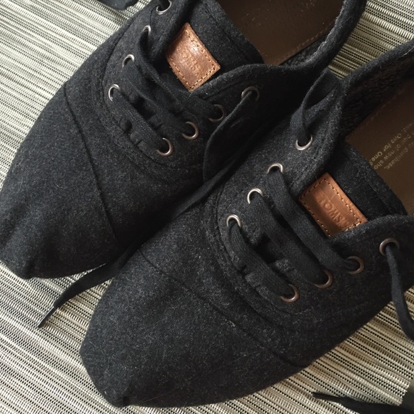 Toms Cordones Lace Ups in Black Wool