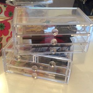 Clear makeup storage