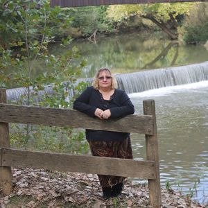 Meet your Posher, Deena