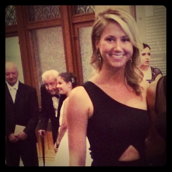 Meet your Posher, Sara - Picture 1 of 1