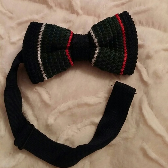 Navy Blue, Hunter green, red and white crochet bow