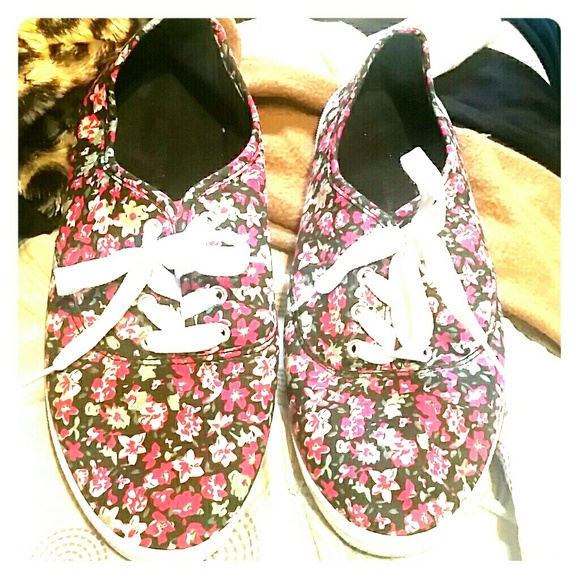 Very cute floral shoes
