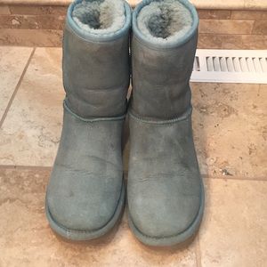 Turquoise blue uggs short! Rare color